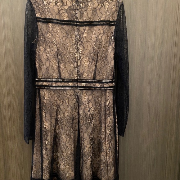 Long sleeve lace dress - Picture 2 of 3